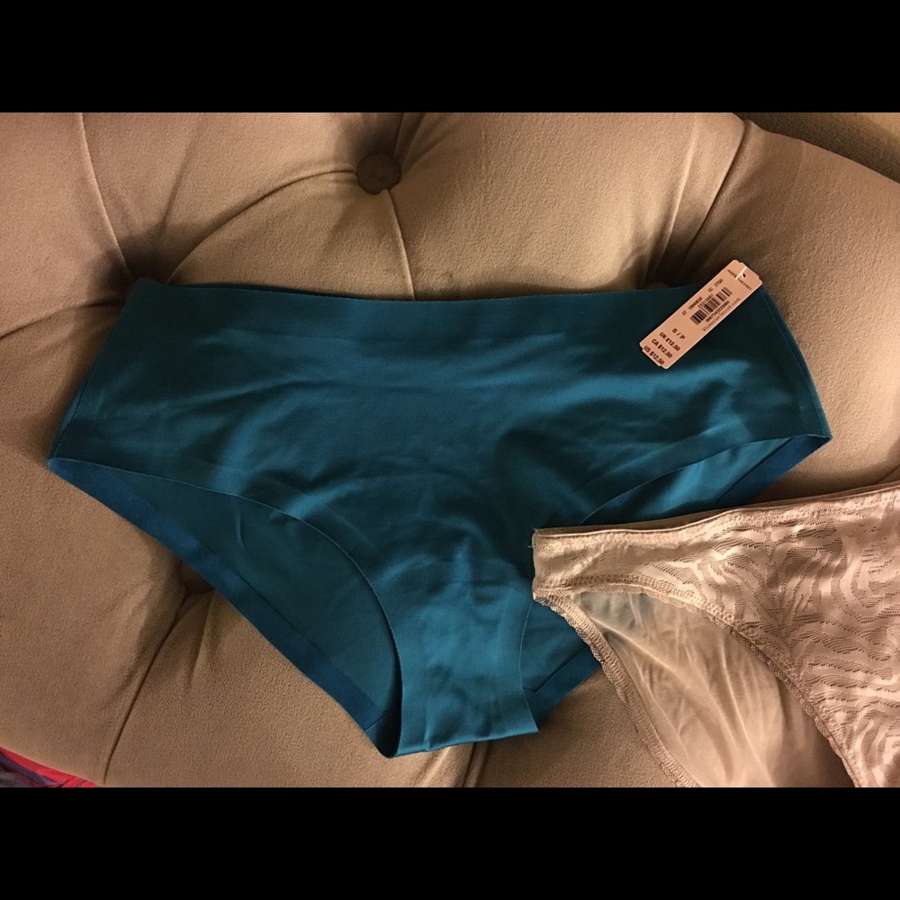 Calvin Klein & VS - Picture 3 of 3