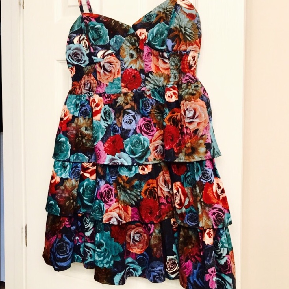 ❤️ SALE! ❤️Gorgeous 🌺🌸 Tiered Sweetheart 👗!!!