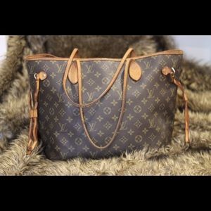 Authentic Louis Vuitton monogram purse
