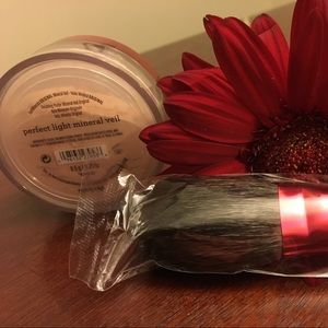 FINAL PRICE DROP NEW BM Mineral Veil and Brush