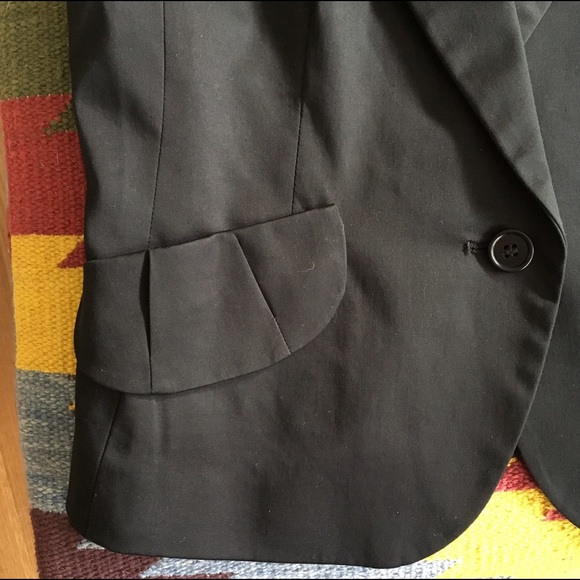 BCBGMaxAzaria Black Short-sleeve Blazer - Picture 3 of 6