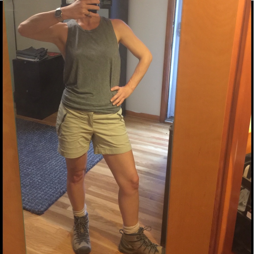 Athleta Trekkie hiking Short Khaki 6