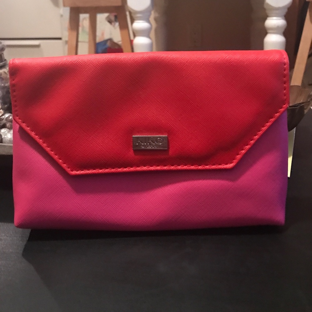 NWT Kiko Milano Make Up Clutch👛