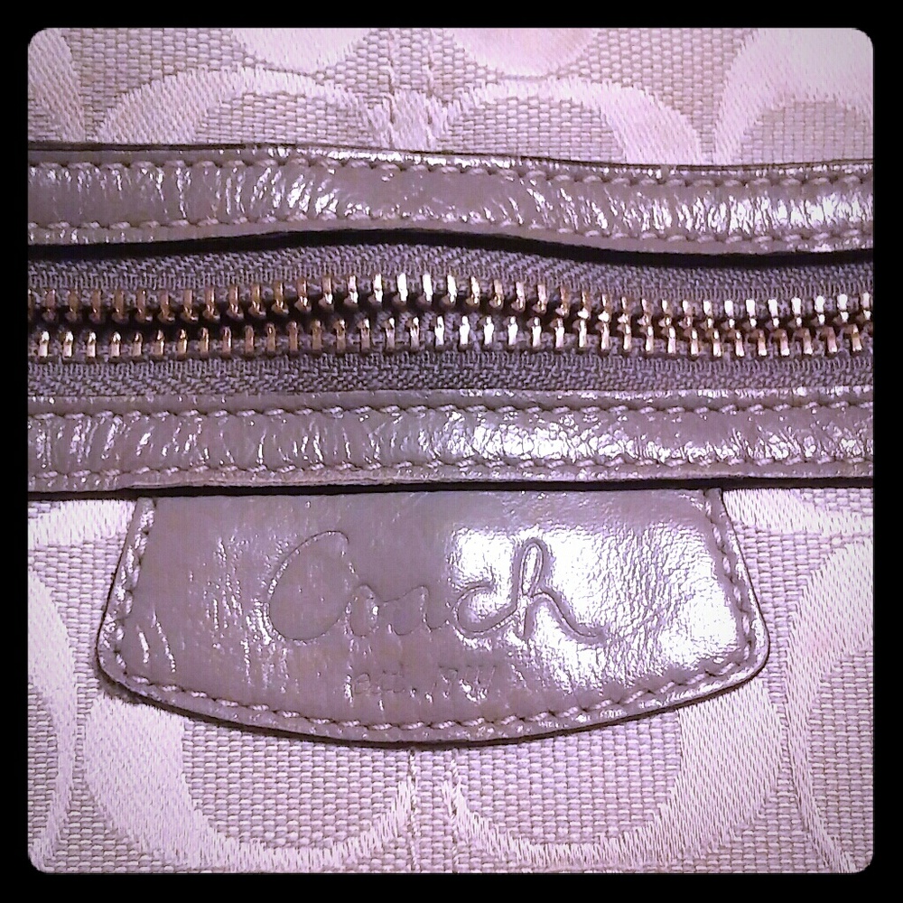 CoAch Authentic Pocketbook