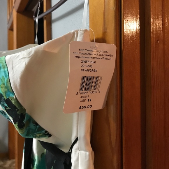 Dress - Picture 2 of 2