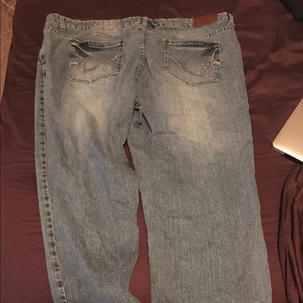 Maurices size 22 capris - Picture 3 of 4