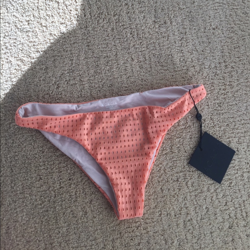 Acacia Waikoloa Loquat Bottoms M NWT