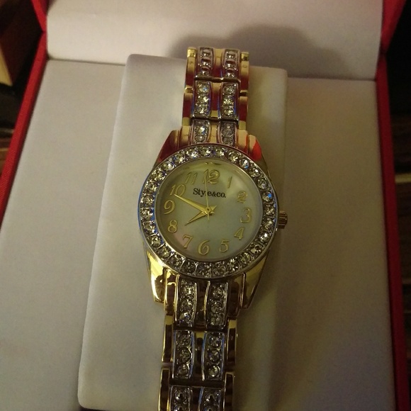 Watch - Picture 2 of 3