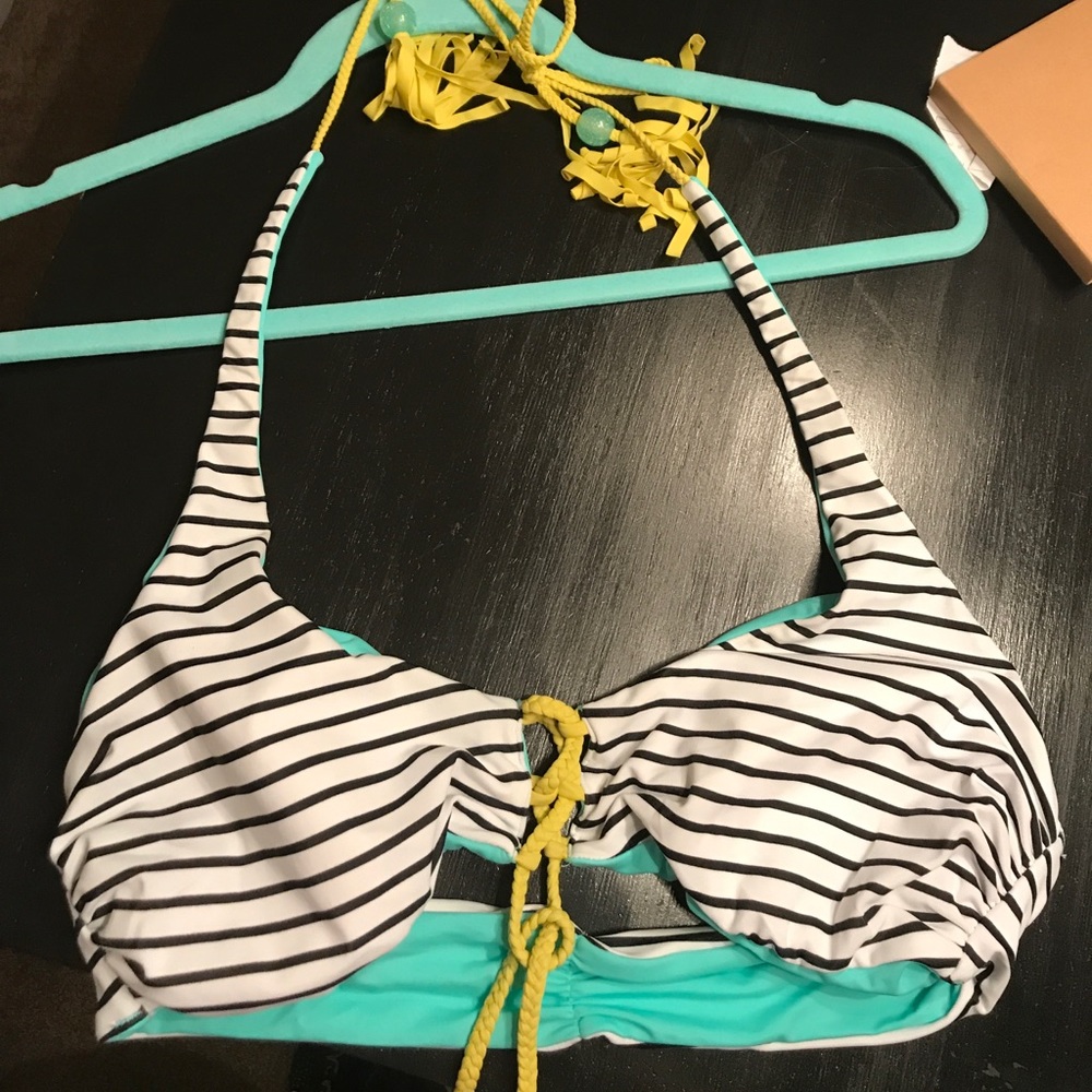 REVERSIBLE VS bathing suit