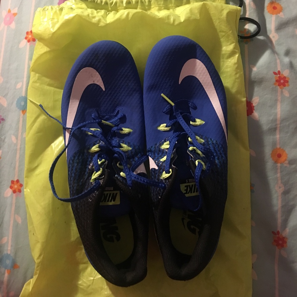 track sprinting shoes