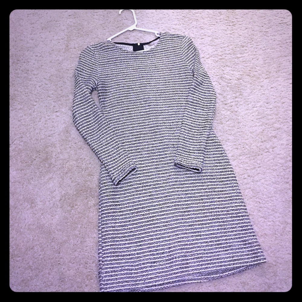 Gray/white/black long sleeve dress