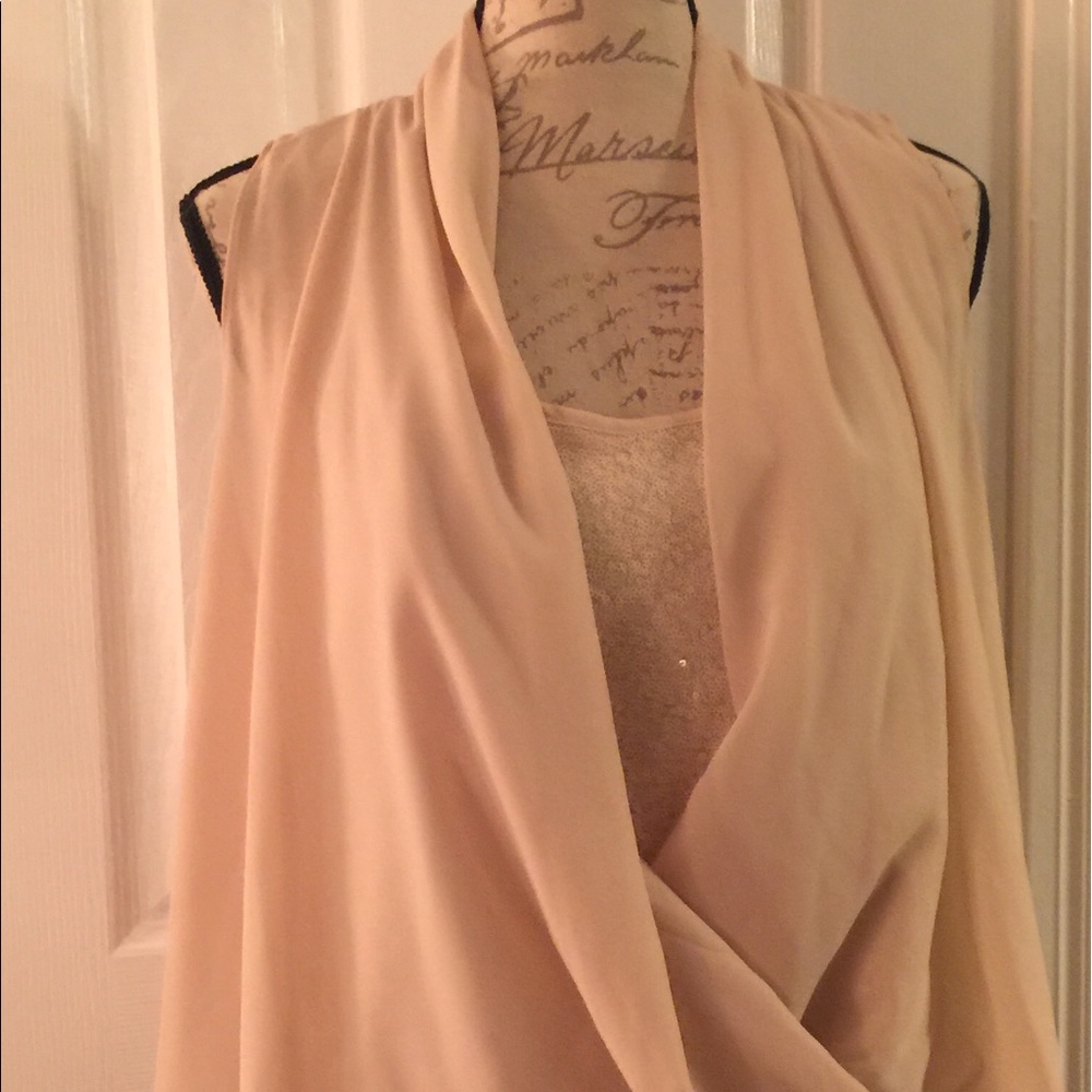 Sequins tank blouse.