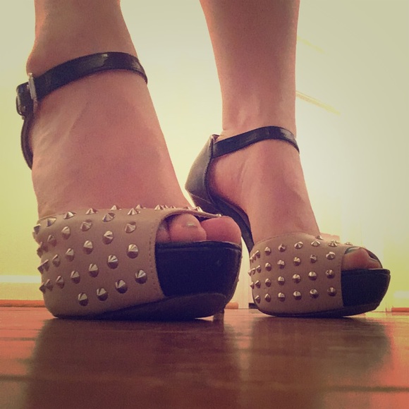 Rock & Republic Spiked Open Toe Shoes - Picture 1 of 6