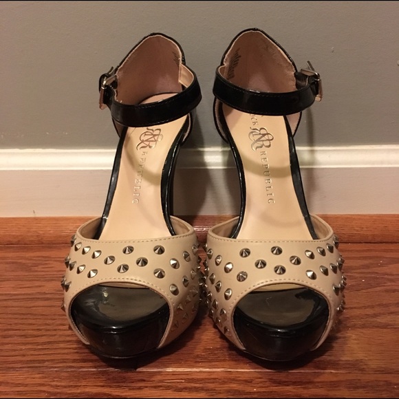 Rock & Republic Spiked Open Toe Shoes - Picture 3 of 6