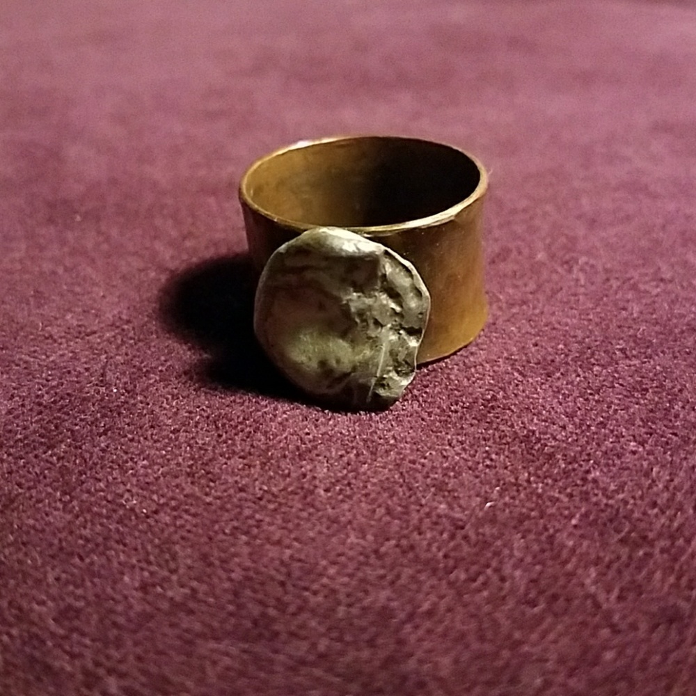 Free form ring