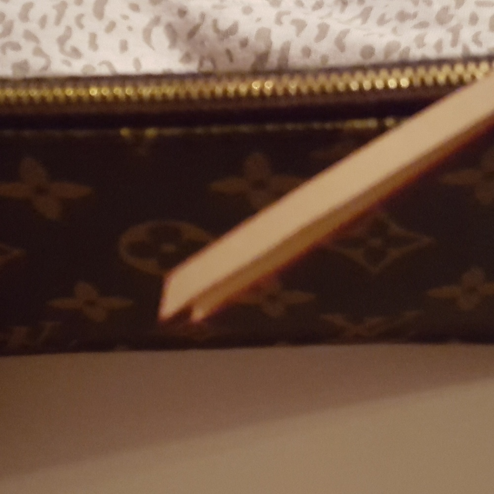 Zippey coin wallet holder