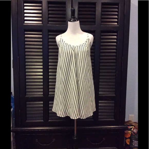 Black / White Sundress - Picture 3 of 8