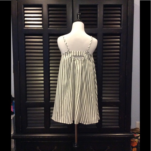 Black / White Sundress - Picture 4 of 8