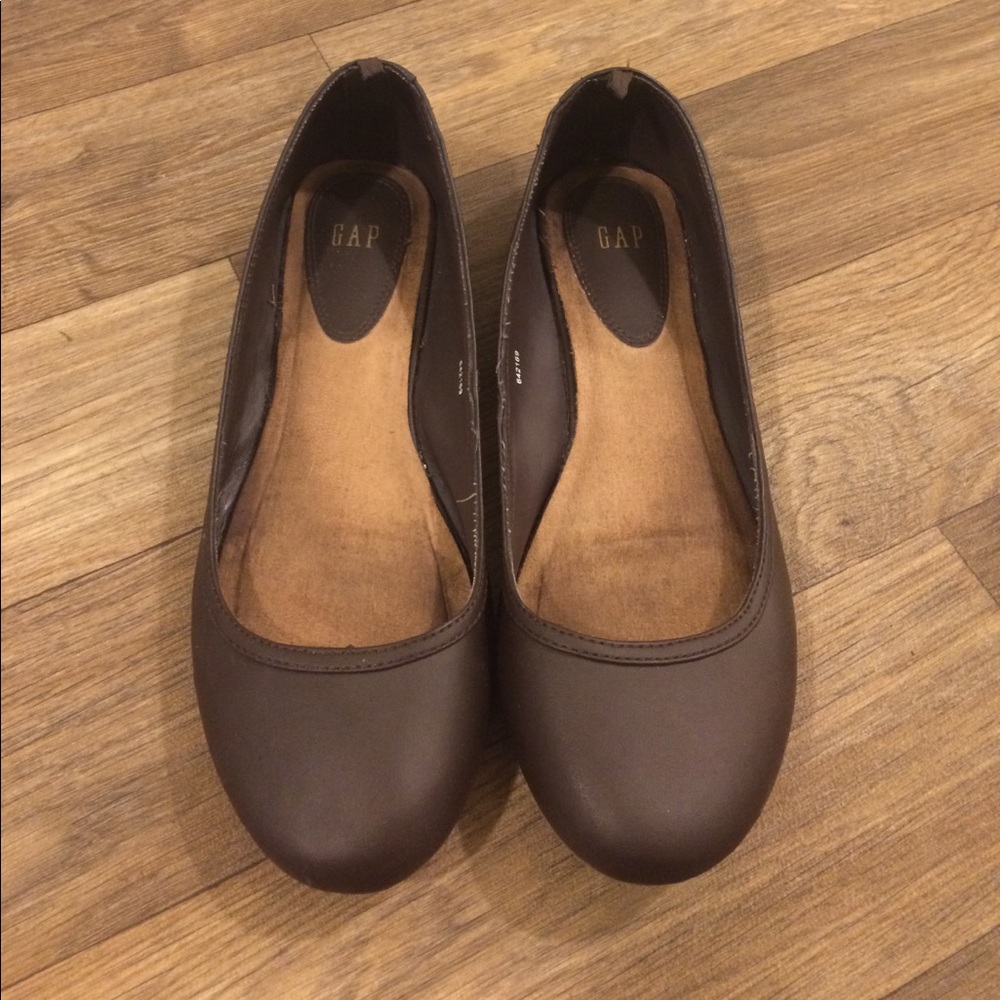 Brown GAP flats