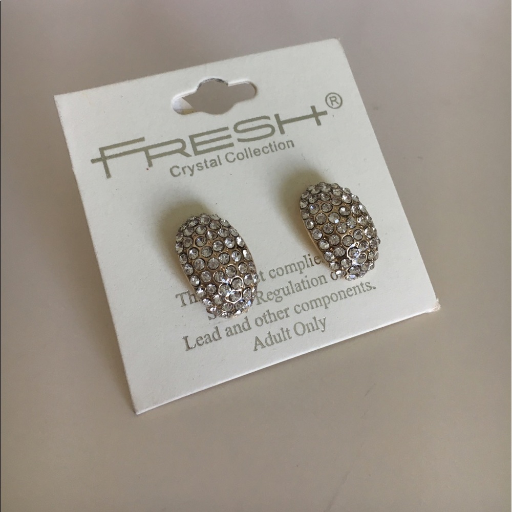 New fashion gold classy earrings.