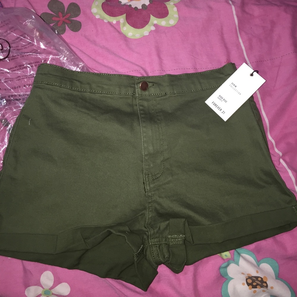 Olive green Forever 21 shorts size(30)