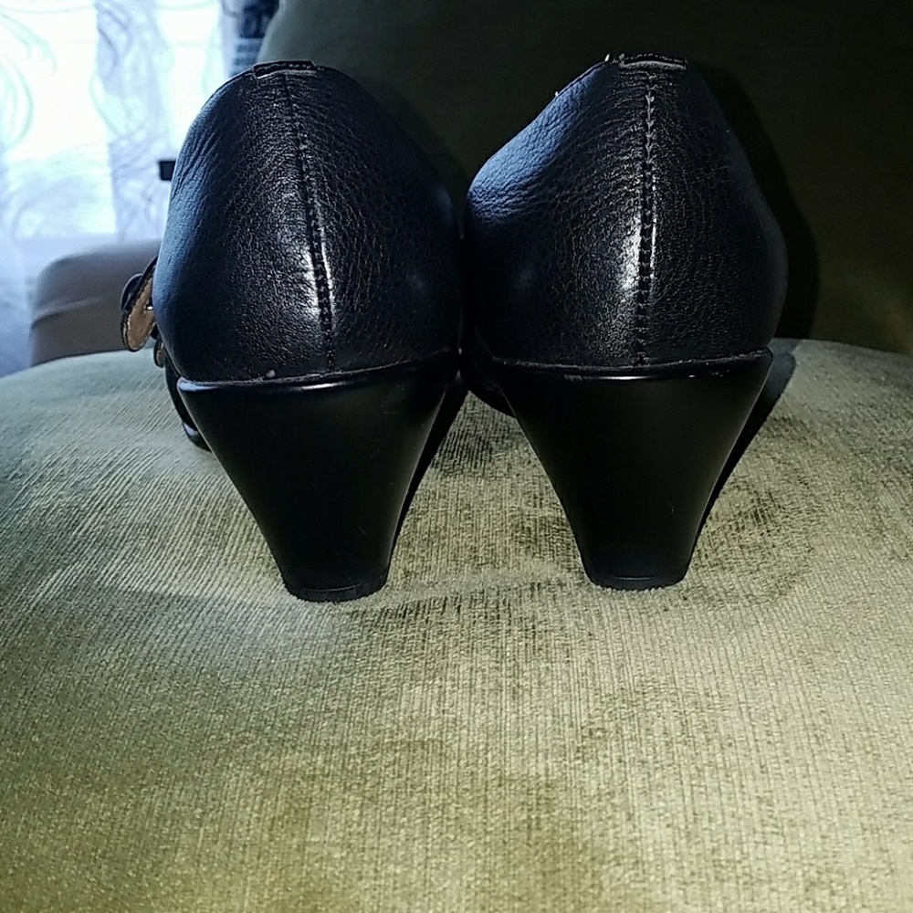 Shoes - Picture 3 of 6