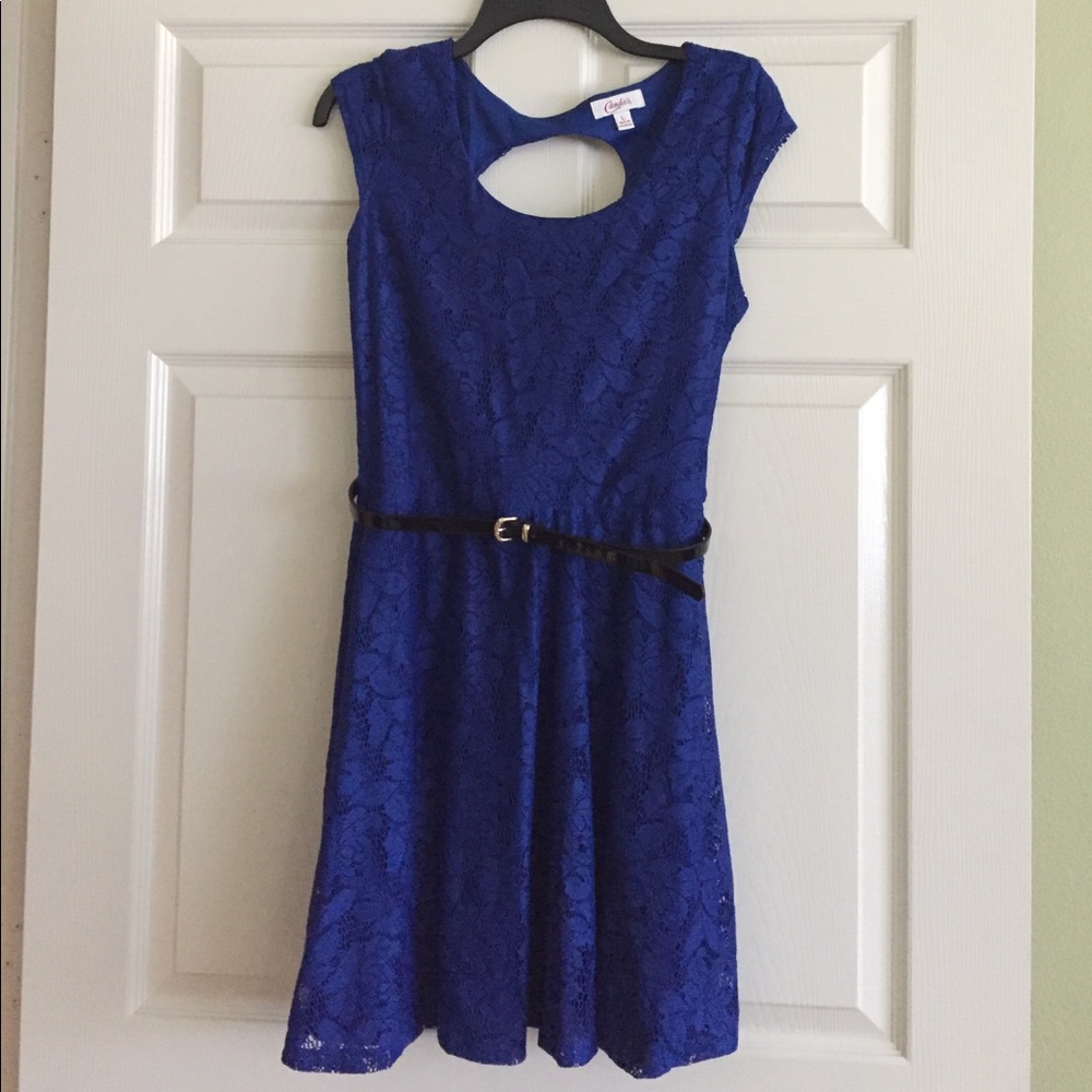 Used lace belted dress