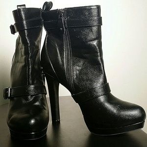 Vera Wang Boots
