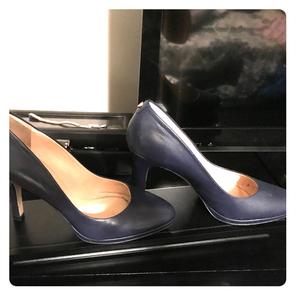 Navy heels