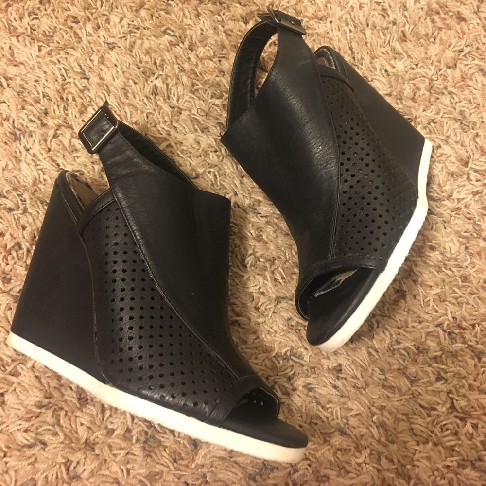 Madden Girl Black Wedges