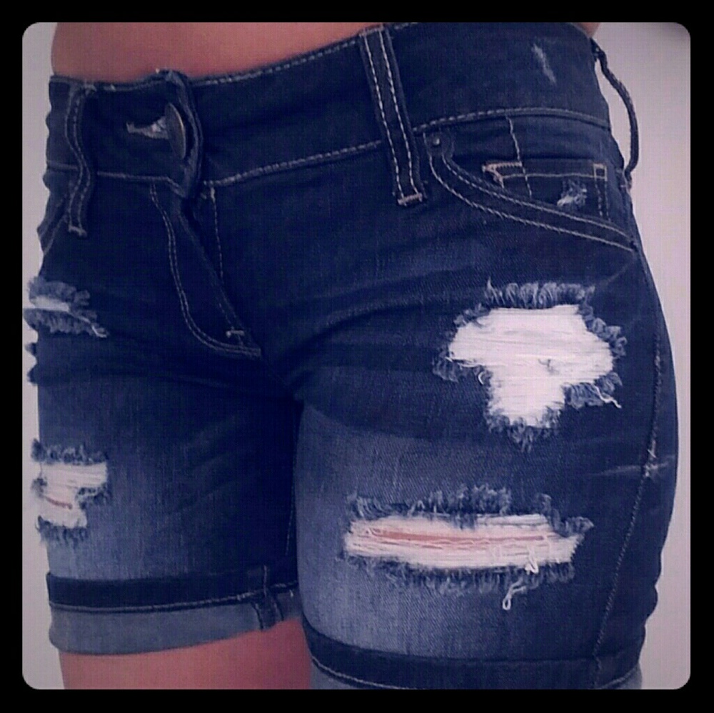 GUESS Shorts - Picture 3 of 6