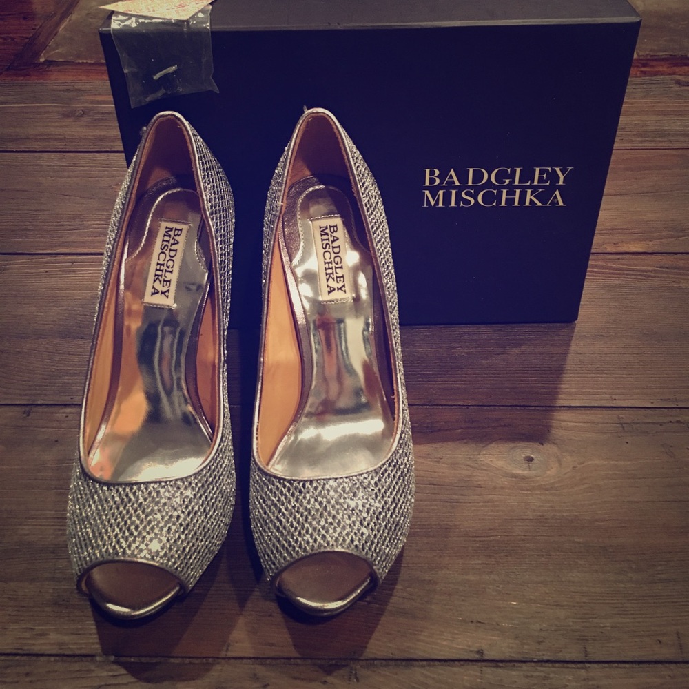 Badgley Mischka new never worn pump heels