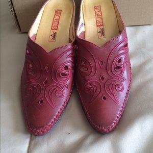 Pikolinos red leather mules