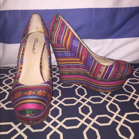 Shoes - ☀️SUPER FUN AND COLORFUL printed wedges!!!!