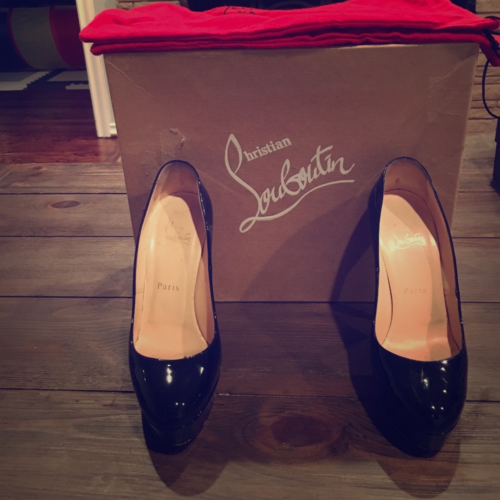 Christian Louboutin black pumps heels 👠