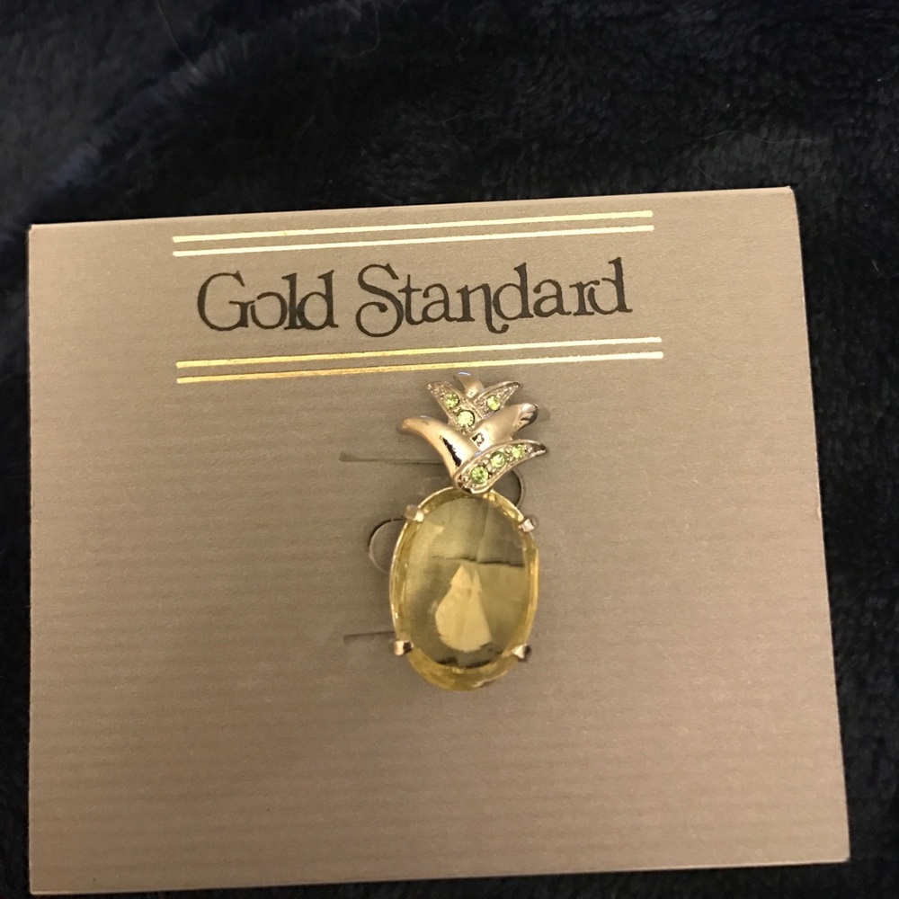 Pineapple Pin