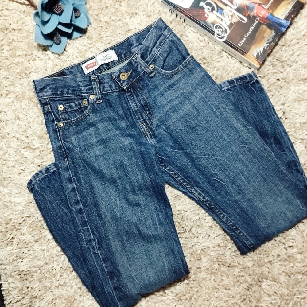 Levi's 514 Straight Dark Wash Cropped Denim Jeans