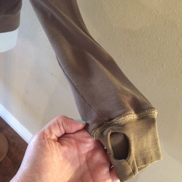 Da Nang brown Embroidered zip up sweater - Picture 5 of 8