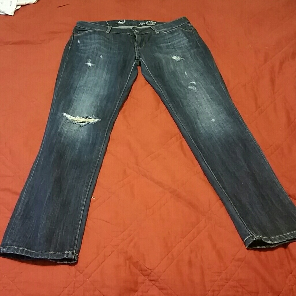 Distressed skinny jeans