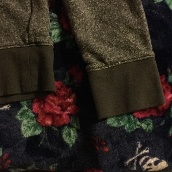 Preowned Grey Banana Republic Crew Neck - Picture 3 of 6