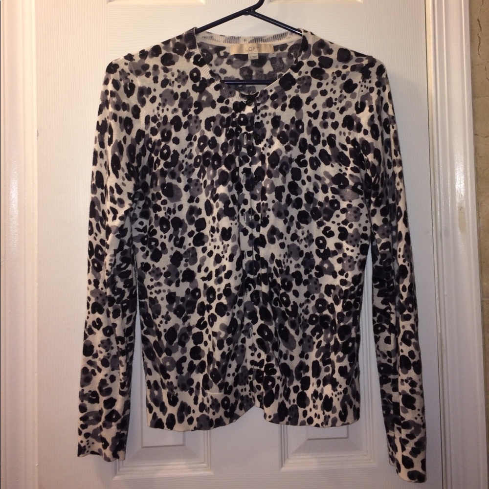 ❗️SOLD❗️Loft print cardigan