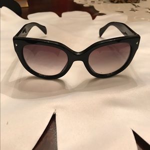 Prada sunglasses model SPR-170