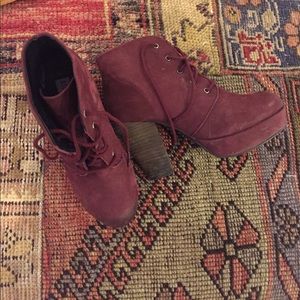 Burgundy Steve Madden booties