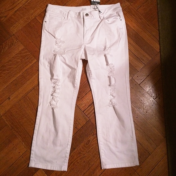 a.n.a Denim - Destroyed white cropped jeans