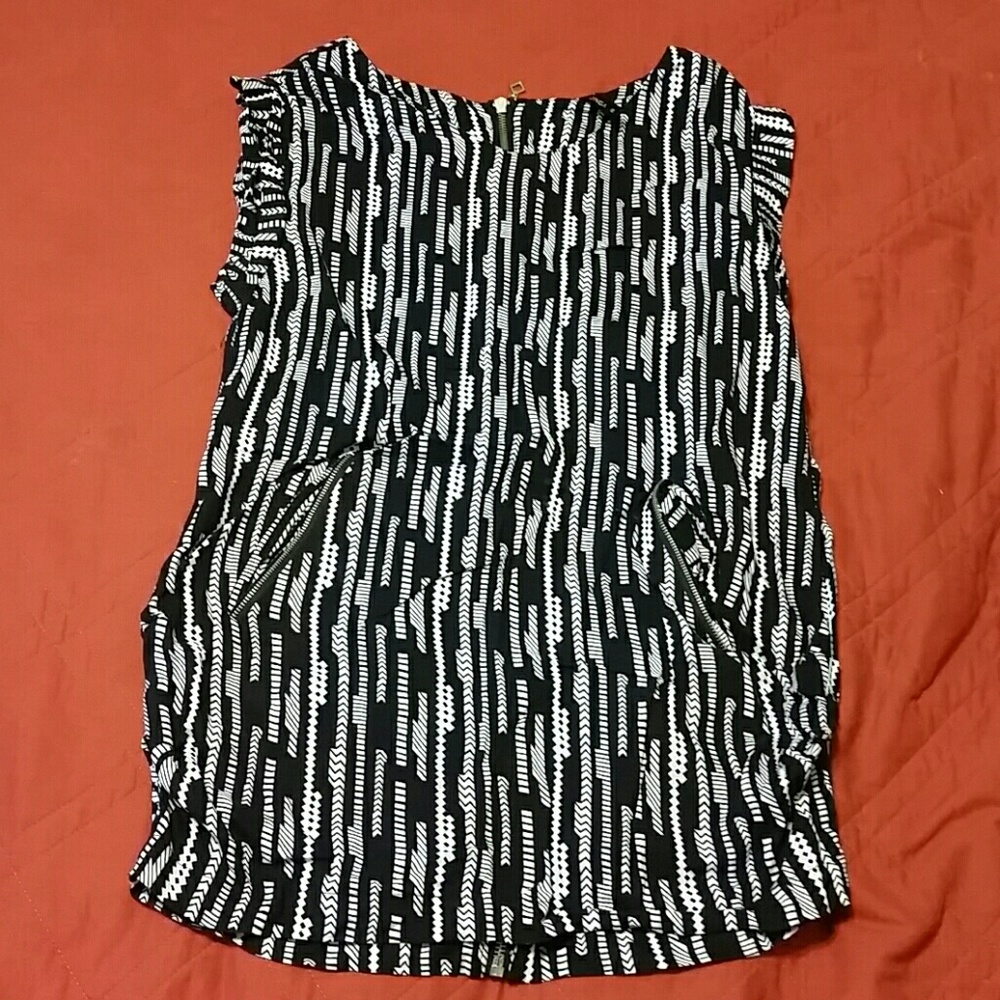 No sleeve shirt