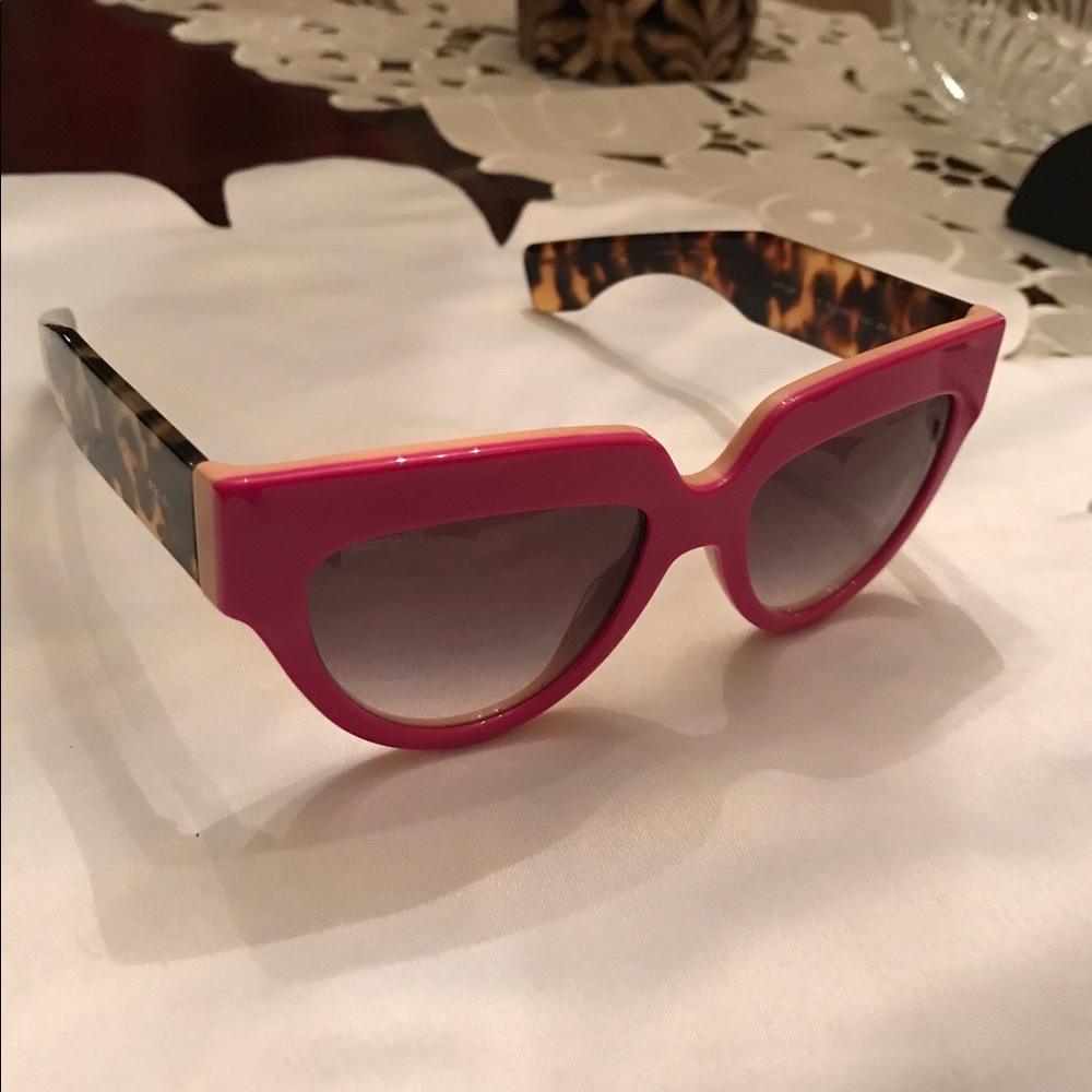 Prada sunglasses model SPR 29P