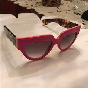 Prada sunglasses model SPR 29P