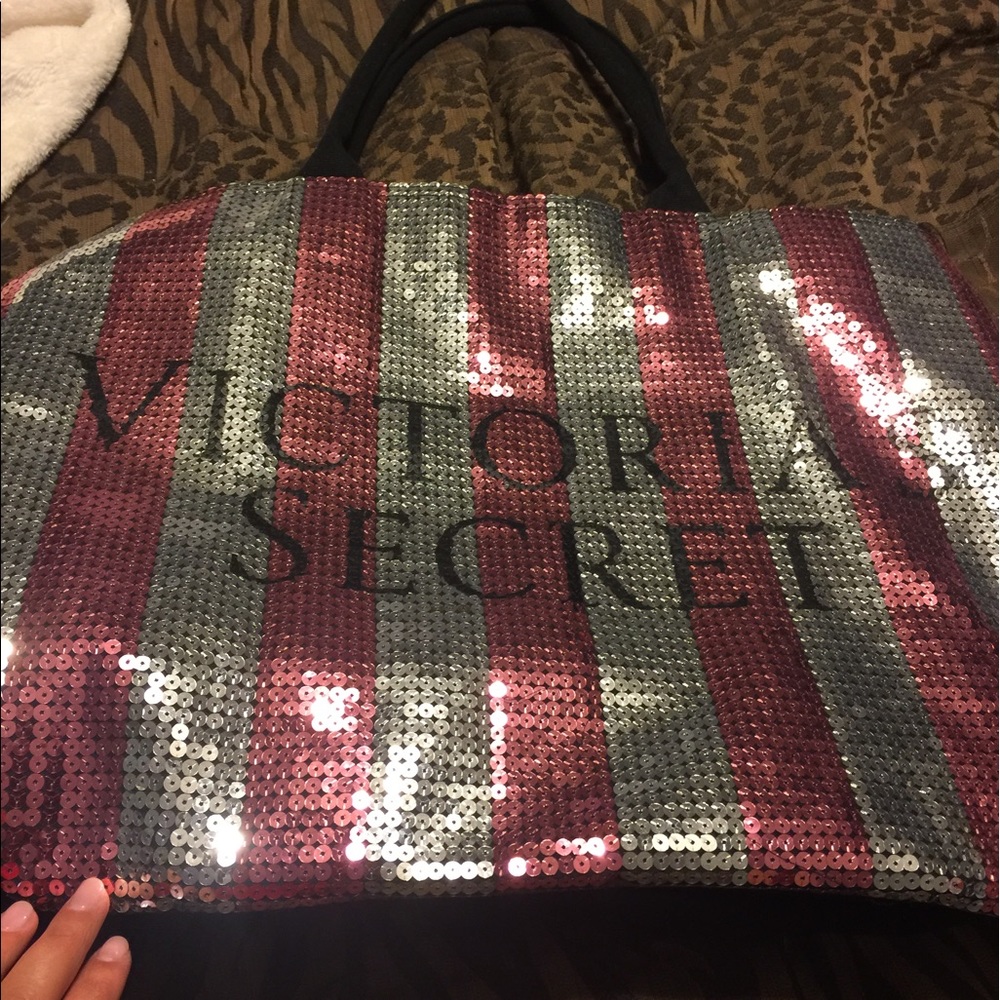 VIctoria's Secret sleep over bag