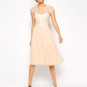 Lace light pink dress