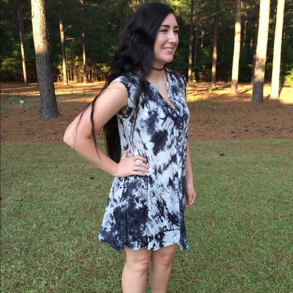 Black/White Tie-Dye Tunic - Picture 2 of 2